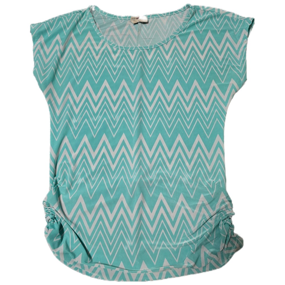 Free Kisses Women's Size L Top Blue White‎ Chevron Cap Sleeve (F)